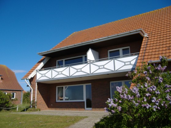 Ansicht Haus Rauschen mit Terrasse und Balkon Ansicht Haus Rauschen mit Terrasse und Balkon