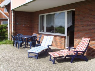 Große Terrasse zum Entspannen und Sonnen Große Terrasse zum Entspannen und Sonnen